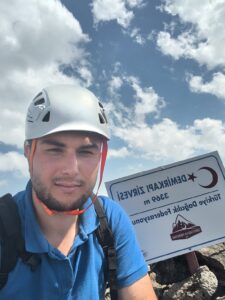 demirkapı zirvesi 3.369 metrecamadan sporcumuz ahmet kuşdil, 3.369 metre yüksekliğindeki demir