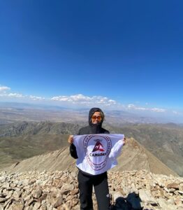 ⛰️ ağrı – eleşkirt köse dağı zirvesi 3430camadan sporcumuz esra akbaŞ, erzurum ekip rehberliğind