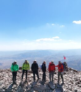 ⛰️ ağrı – eleşkirt köse dağı zirvesi 3430camadan sporcumuz esra akbaŞ, erzurum ekip rehberliğind(1)