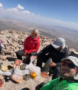 ⛰️ ağrı – eleşkirt köse dağı zirvesi 3430camadan sporcumuz esra akbaŞ, erzurum ekip rehberliğind(2)