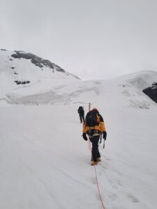 🏔️ tetnuldİ zİrvesİ 4.858 mcamadan dağcılık ve kış sporları İhtisas spor kulübü sporcularımız(1)